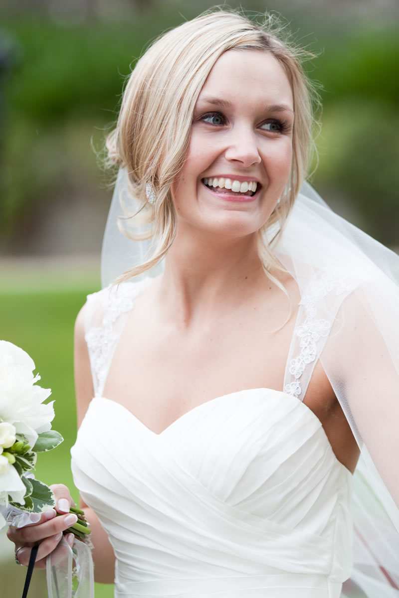 Wedding Hair Styles: The Ultimate Guide simple up do 