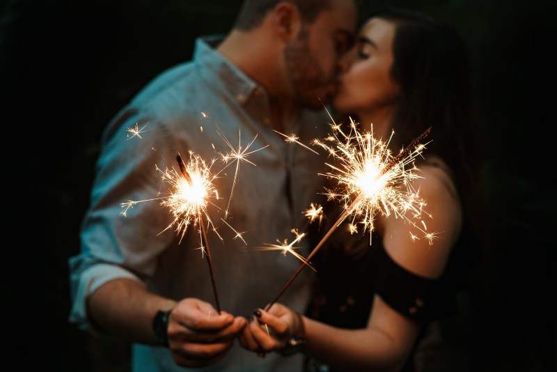 new-years-eve-proposal-ideas-fireworks-sparklers