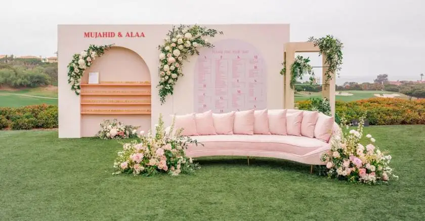 Transform Your Wedding with a Mirror Seating Arrangement