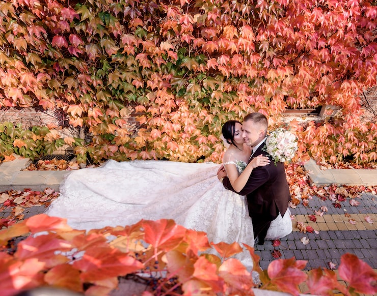 seasonal wedding planning: save money and reduce stress